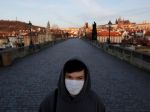 Pandémia zoslabne v priebehu decembra, myslí si riaditeľ českého ÚZIS Dušek