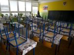 V troch okresoch zakážu prezenčnú výučbu na školách