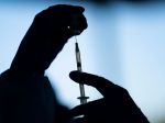 Pfizer a vývojári Sputnika začali upravovať svoje vakcíny na variant omikron