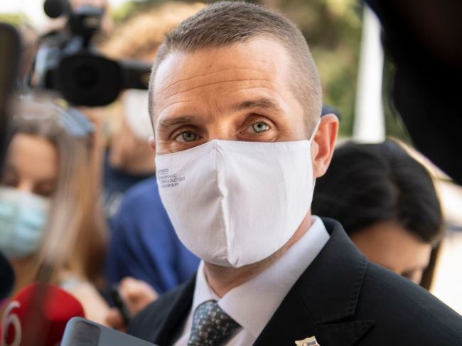 Klus: Slovensko by malo prediskutovať sprísnenie kontrol na hraniciach a ich ochranu