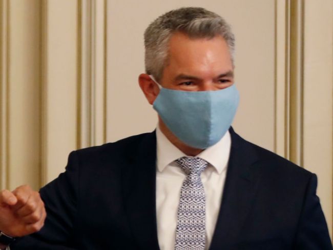 Novým rakúskym kancelárom bude doterajší minister vnútra Nehammer