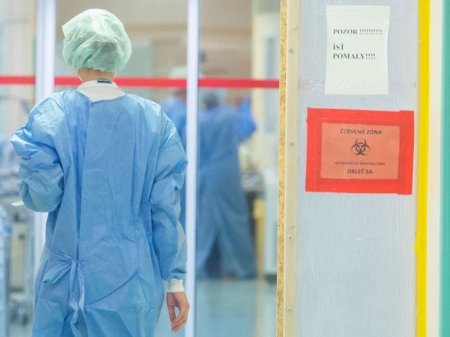 Hrabko: Zatiaľ nevieme, či bude omikron plniť nemocnice viac ako delta