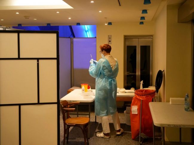 Povinné očkovanie seniorov v Česku nie je isté, budúca vláda je proti