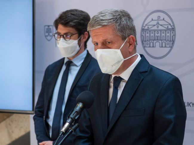 Lengvarský navrhne predĺžiť lockdown, pokračovať by sa malo v troch fázach
