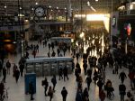 Variant omikron sa komunitne šíri vo viacerých oblastiach Británie