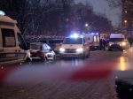 Ochrankár ho požiadal, aby si nasadil rúško, muž reagoval paľbou. Postrelil aj dieťa