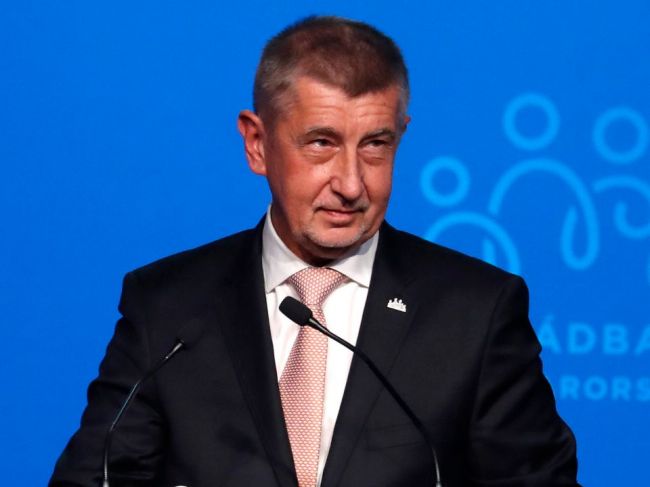 Babiš chce do Poľska poslať 150 vojakov, aby pomohli s migračnou krízou
