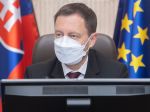 Premiér: Lockdown škodí ekonomike, ľudí nad 60 rokov treba zaočkovať
