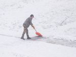 SHMÚ varuje: Na týchto miestach môže napadnúť do 25 cm snehu