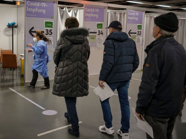 Rakúsko predstavilo detaily povinného očkovania, bude sa týkať aj maloletých