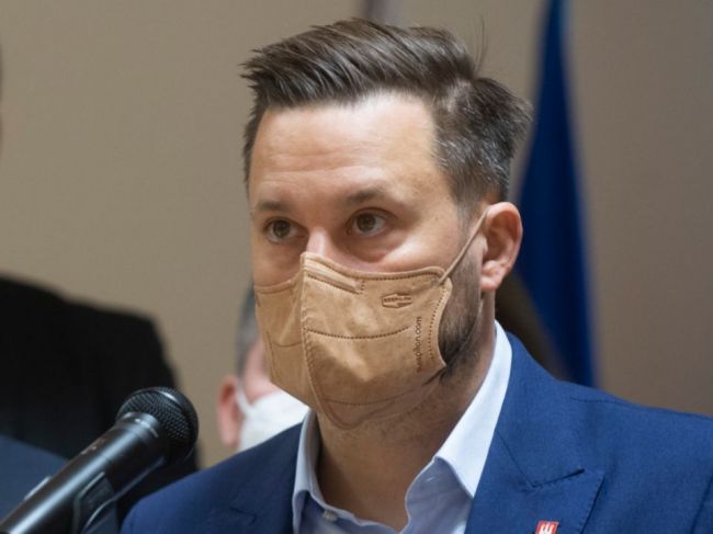 Vallo: Prioritou Bratislavy je odhrnúť a posypať do rána čo najviac chodníkov