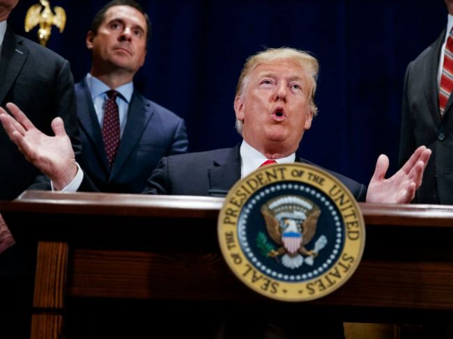 Súd zamietol žiadosť Trumpa o zastavenie vydania dokumentov vyšetrovateľom