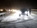 Na Záhorí skončil autobus v priekope, problémy sú aj inde