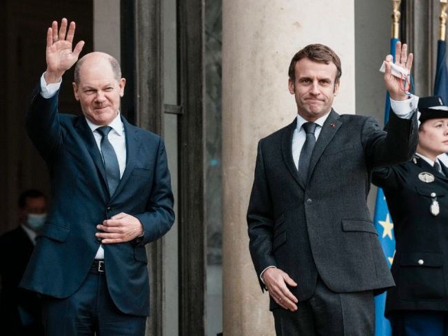 Macron ocenil Scholza – stretla sa nová mocná dvojica Európy