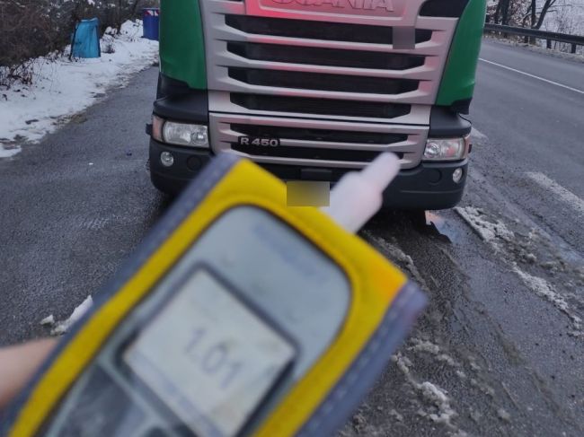 Vodičovi kamióna s návesom namerali viac ako dve promile alkoholu