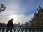 Británia zavádza pre šírenie variantu omikron nové opatrenia