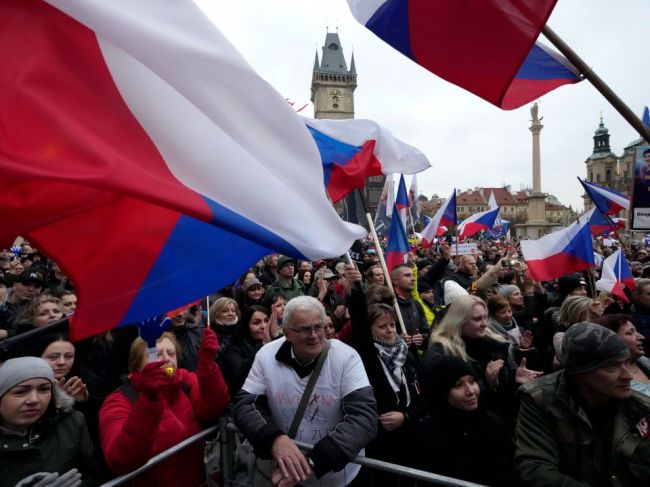 V Prahe demonštrujú odporcovia povinného očkovania proti covidu