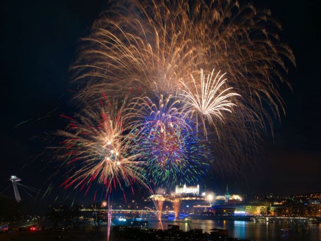Bratislava nebude organizovať silvestrovské oslavy ani novoročný ohňostroj