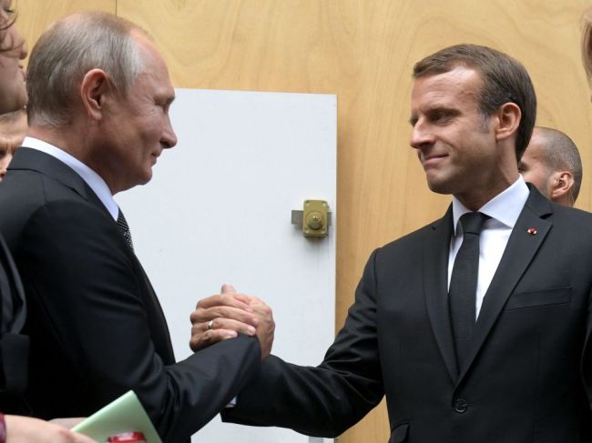 Putin telefonoval s Macronom, zopakoval požiadavku bezpečnostných záruk