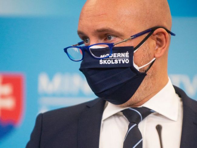Gröhling si myslí, že online maturitné skúšky tento školský rok nebudú