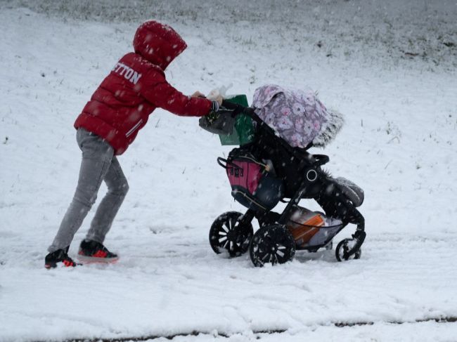 Na Slovensko začne prúdiť chladný morský vzduch, bude snežiť i mrznúť