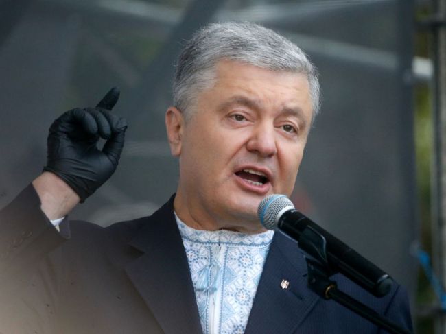 Ukrajinské úrady podozrievajú bývalého prezidenta Porošenka z vlastizrady