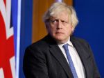 Johnson: Britská vláda sleduje pandemickú situáciu a nevylučuje ďalšie opatrenia
