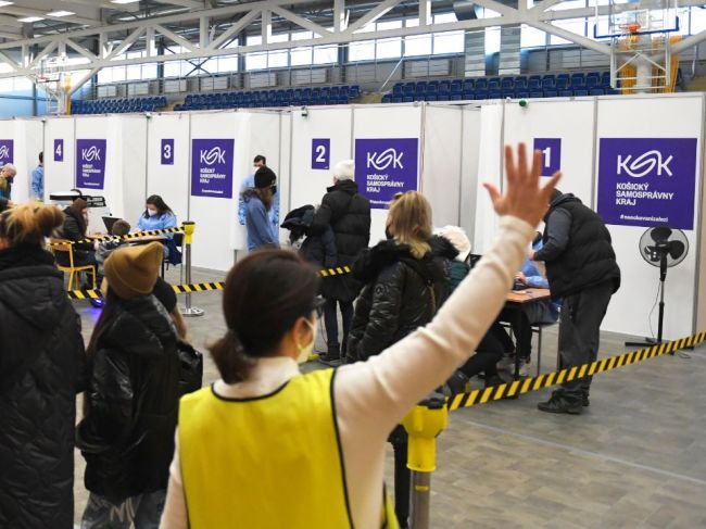 Slováci v prieskume vyjadrili názor na povinné očkovanie