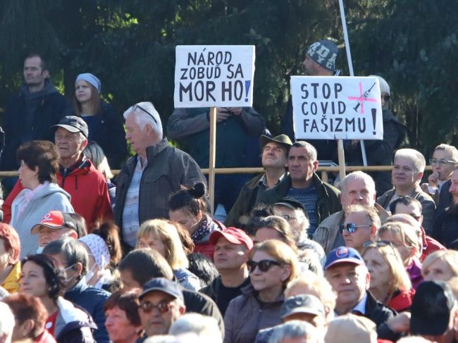 Prieskum: Najmenej sa počas Vianoc plánujú obmedzovať nezaočkovaní