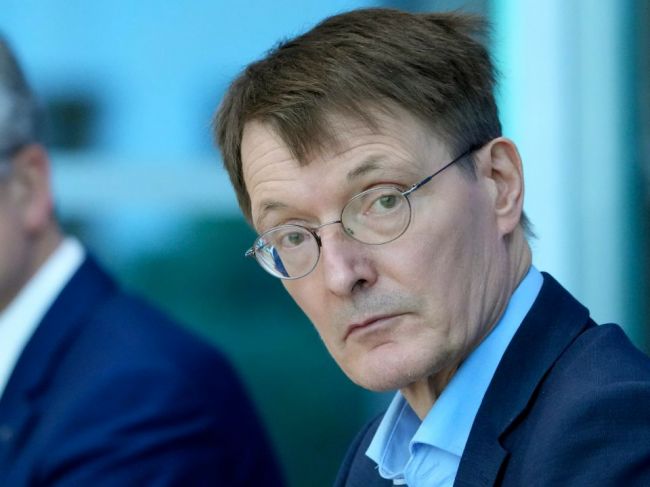 Potrebná bude štvrtá dávka proti covidu, povedal nemecký minister zdravotníctva