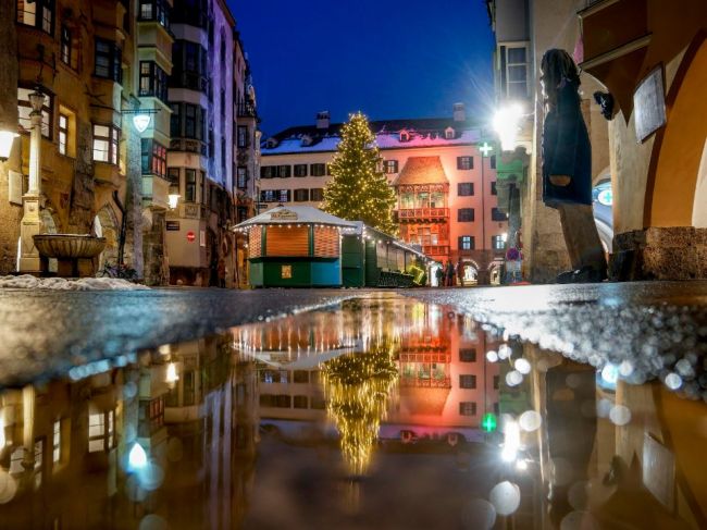 Rakúsko pre šírenie variantu omikron sprísni opatrenia v gastre i pri cestovaní