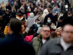 Británia hlási po prvý raz viac ako 100.000 nových prípadov nákazy