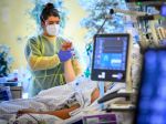 Omikron verzus delta: Ktorý variant hrozí vyšším rizikom hospitalizácie?