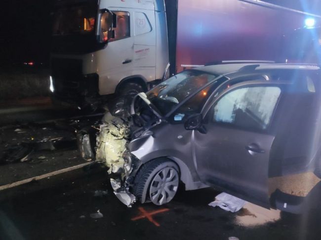 Pri dopravnej nehode neďaleko Bernolákova zomrel vodič osobného vozidla