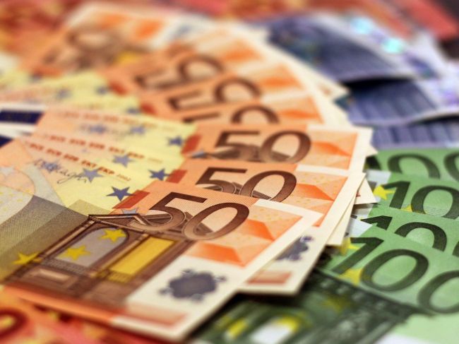Neznámy páchateľ si mal ponechať peniaze nájdené v bankomate