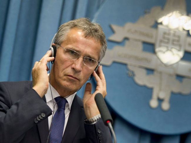 Stoltenberg vyzval Putina na stiahnutie vojsk pri hraniciach s Ukrajinou
