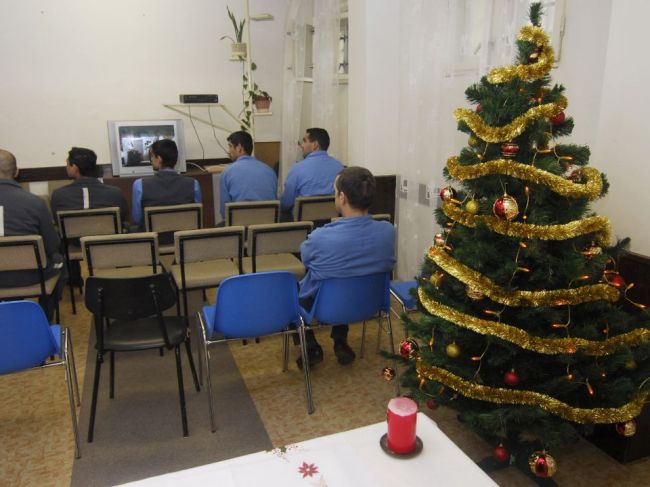 Väzňov čaká tradičná štedrovečerná večera, pred ňou môžu držať pôst