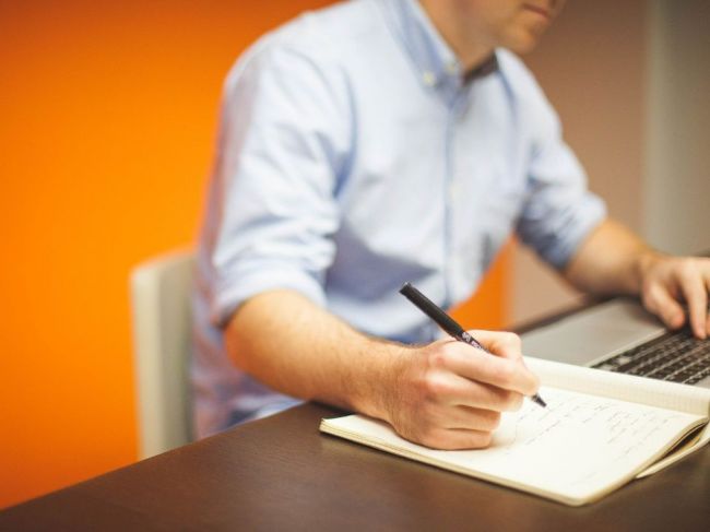 Vo Francúzsku bude od 3. januára povinný home office všade, kde je to možné
