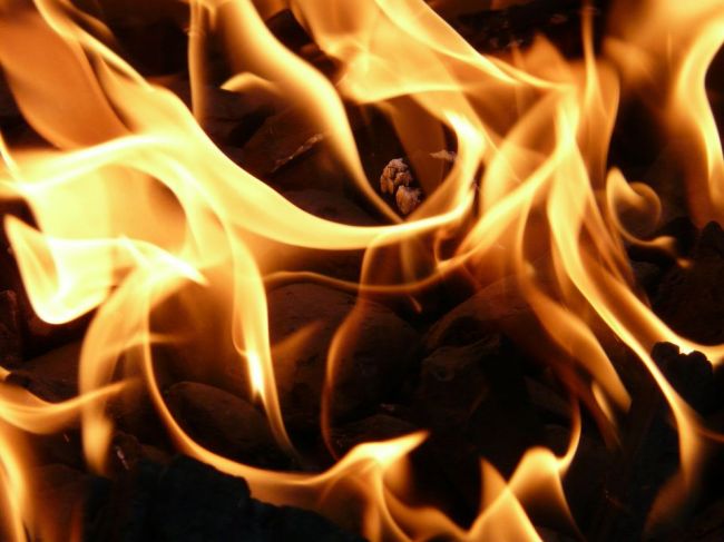 V nemocnici vypukol po zapálení sviečky požiar, zahynuli traja ľudia
