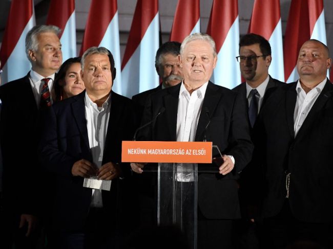 Maďarská vládna strana Fidesz zvýšila svoj náskok pred opozičnými stranami