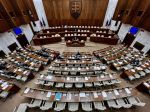 Na platy poslancov šlo v tomto roku vyše 8,8 milióna eur