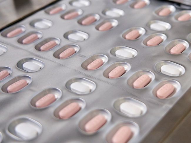 Britské úrady autorizovali Paxlovid od Pfizeru na liečbu covidu