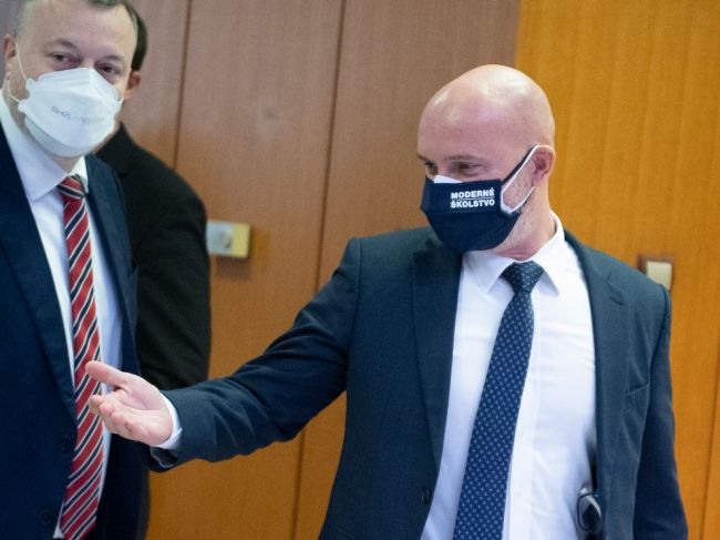 Hlas-SD: Tragédiou je, že ministerstvo školstva dostatočne nemyslí na svojich zamestnancov