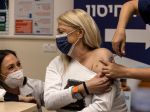V Izraeli začali podávať štvrtú dávku vakcíny ľuďom s oslabenou imunitou
