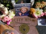Zomrela americká herečka Betty Whiteová, zanedlho by mala 100 rokov