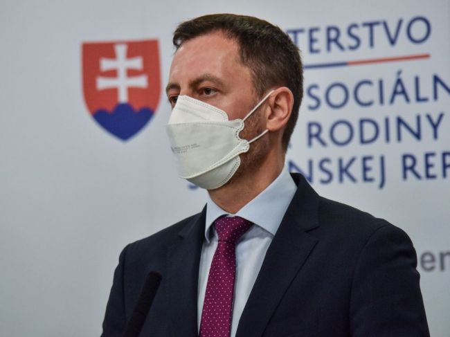 Premiér: Hlavné slovo pri tvorbe pandemických opatrení má minister zdravotníctva