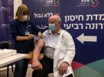Izrael začne očkovať seniorov štvrtou dávkou proticovidovej vakcíny