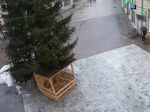 VIDEO: V Ružomberku sa zrútil hlavný vianočný strom