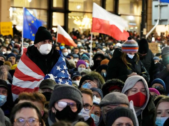 Niedzielski hrozí sprísnením opatrení v Poľsku, tohto sa obáva