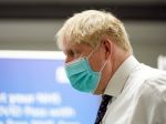 Nárast počtu prípadov covidu zvýši tlak na nemocnice, varuje Boris Johnson